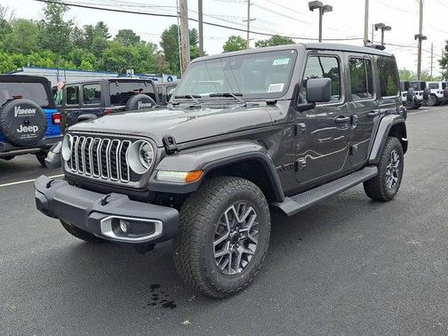 2025 Jeep Wrangler 4-Door Sahara 4x4