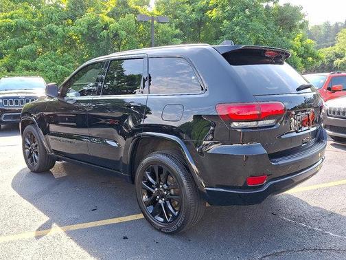 2022 Jeep Grand Cherokee Laredo