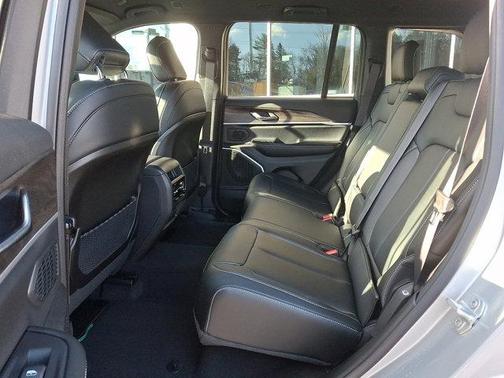 Silver Zynith 2026 Jeep Grand Cherokee Limited