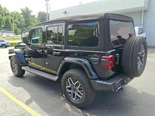 2024 Jeep Wrangler 4-Door Sahara 4x4
