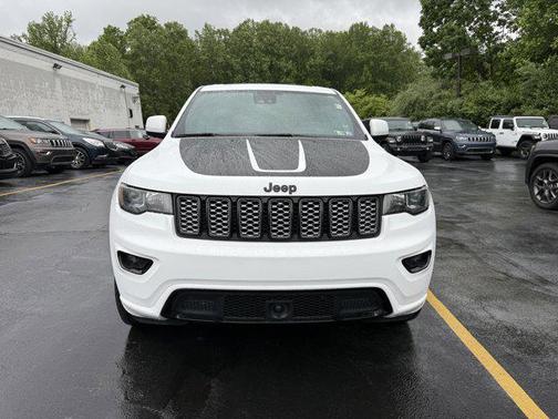 2022 Jeep Grand Cherokee Laredo