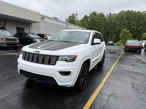 2022 Jeep Grand Cherokee Laredo