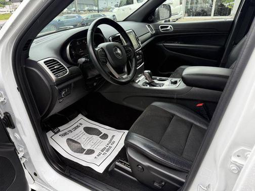 2022 Jeep Grand Cherokee Laredo