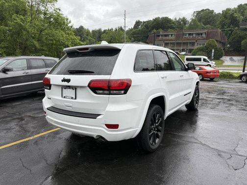 2022 Jeep Grand Cherokee Laredo