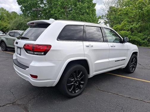 2022 Jeep Grand Cherokee Laredo