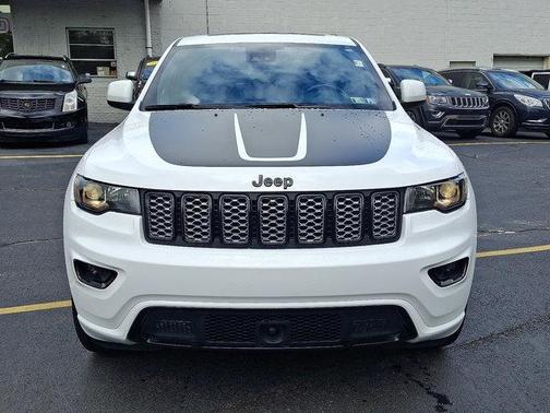 2022 Jeep Grand Cherokee Laredo