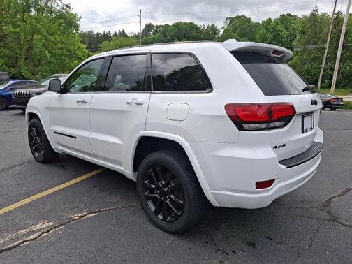 2022 Jeep Grand Cherokee Laredo