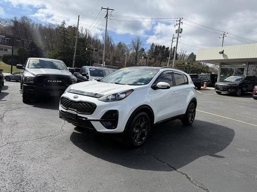Snow White Pearl 2022 Kia Sportage S
