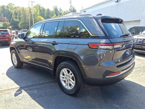 2022 Jeep Grand Cherokee Laredo