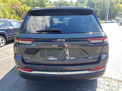 2022 Jeep Grand Cherokee Laredo