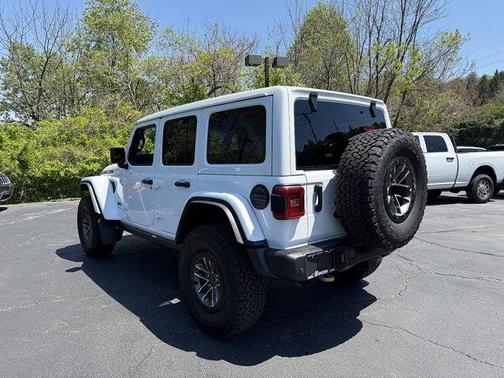 Bright White Clearcoat 2024 Jeep Wrangler Rubicon 392