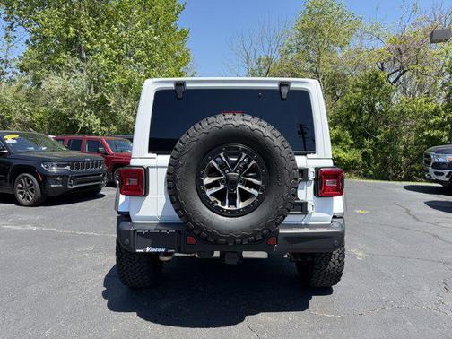 Bright White Clearcoat 2024 Jeep Wrangler Rubicon 392