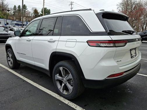 Bright White Clearcoat 2026 Jeep Grand Cherokee Limited