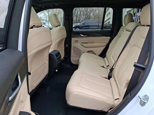 Bright White Clearcoat 2026 Jeep Grand Cherokee Limited