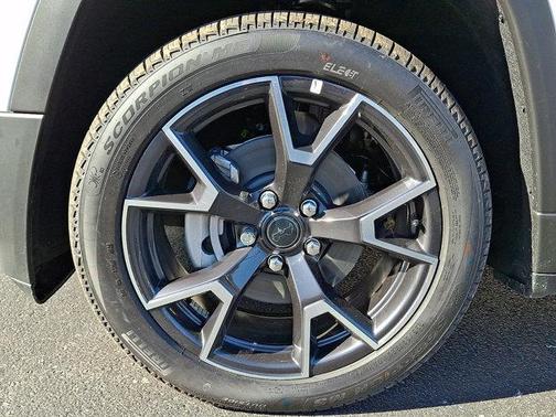 bright white clearcoat 2026 Jeep Cherokee Overland