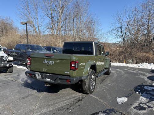 2021 Jeep Gladiator Overland
