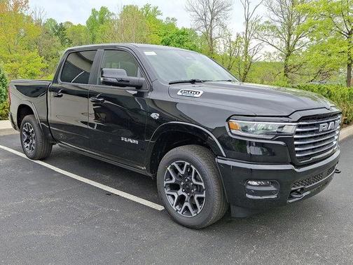 Diamond Black Crystal Pearlcoat 2026 RAM 1500 Laramie