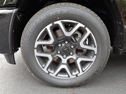 Diamond Black Crystal Pearlcoat 2026 RAM 1500 Laramie