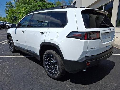 Bright White Clearcoat 2026 Jeep Cherokee Laredo