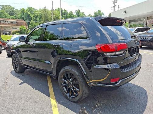 2022 Jeep Grand Cherokee Laredo