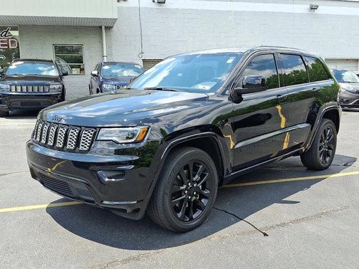 2022 Jeep Grand Cherokee Laredo