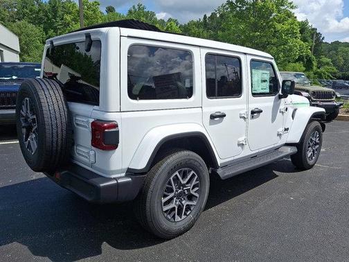2025 Jeep Wrangler 4-Door Sahara 4x4