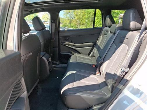 Silver Zynith Clearcoat 2026 Jeep Cherokee Overland