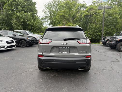 Sting-Gray Clearcoat 2021 Jeep Cherokee Latitude Lux