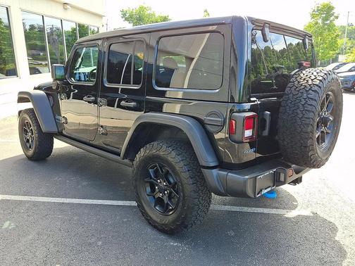 Black Clearcoat 2024 Jeep Wrangler 4xe Willys