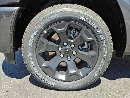 Granite Crystal Metallic Clearcoat 2026 RAM 1500 Big Horn/Lone Star