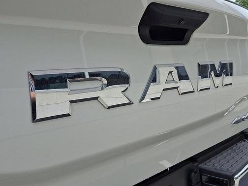 Bright White Clearcoat 2026 RAM 2500 Tradesman Crew Cab 4x4 6'4' Box