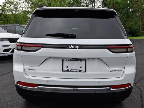 Bright White Clearcoat 2025 Jeep Grand Cherokee Limited
