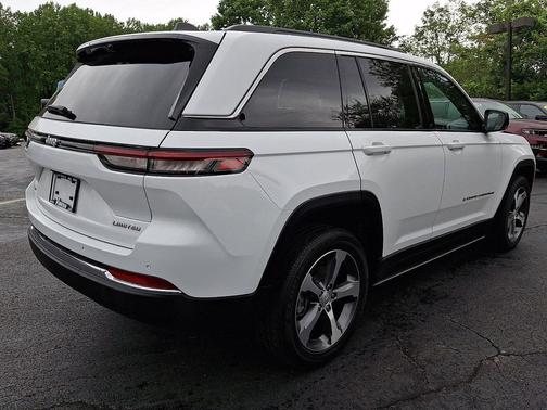 Bright White Clearcoat 2025 Jeep Grand Cherokee Limited