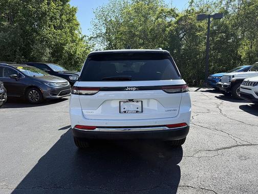 Bright White Clearcoat 2025 Jeep Grand Cherokee Limited