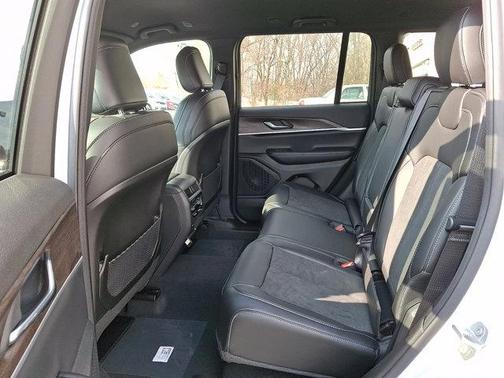 2026 Jeep Grand Cherokee Altitude