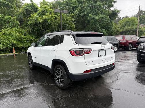 Bright White Clearcoat 2025 Jeep Compass Limited