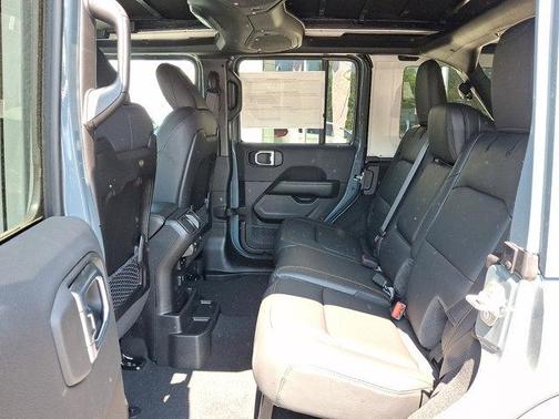Anvil Clearcoat 2026 Jeep Wrangler 4-Door Sahara 4x4
