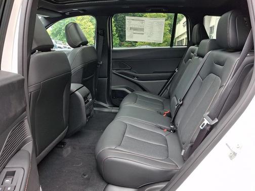 bright white clearcoat 2026 Jeep Cherokee Overland