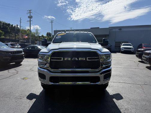 Bright White Clearcoat 2024 RAM 3500 Tradesman Crew Cab 4x4 6'4' Box
