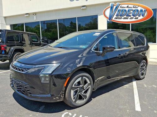Diamond Black Crystal Pearlcoat 2027 Chrysler Pacifica Limited