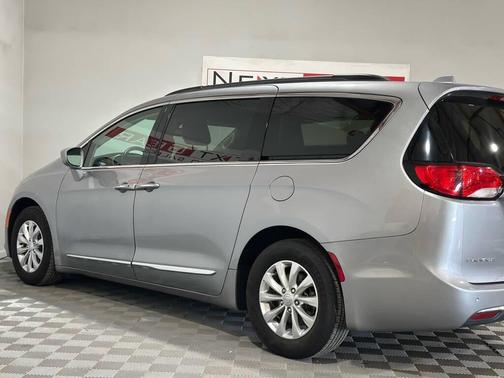 Gray 2017 Chrysler Pacifica Touring-L