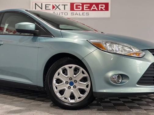 Blue 2012 Ford Focus SE