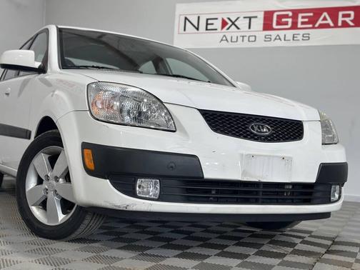 White 2009 Kia Rio