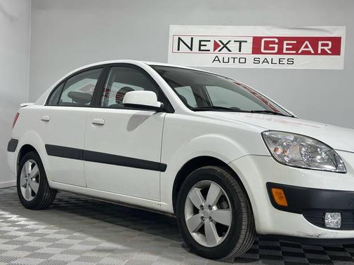White 2009 Kia Rio