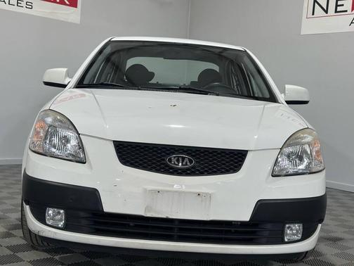 White 2009 Kia Rio