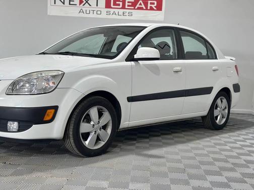 White 2009 Kia Rio