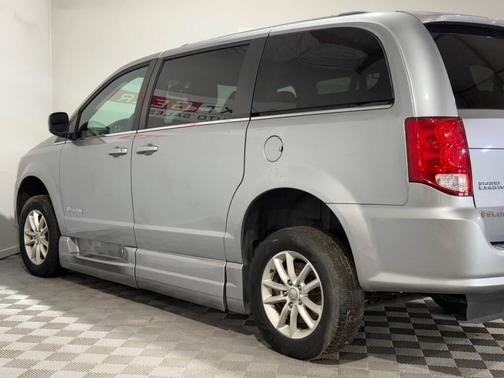 Silver 2019 Dodge Grand Caravan SXT