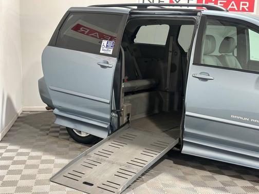2010 Toyota Sienna XLE