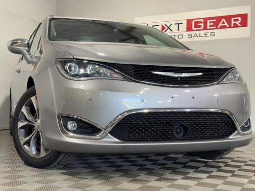 Silver 2017 Chrysler Pacifica Limited