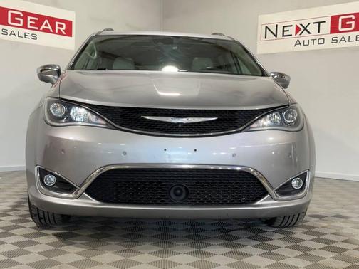 Silver 2017 Chrysler Pacifica Limited
